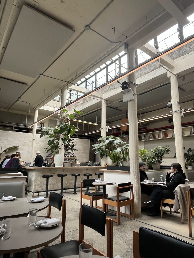 9994 79d9a1737f64 768x1024