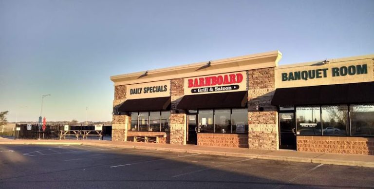 19485 barn board grill saloon 1 768x388