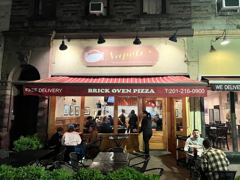 19817 napolis pizza 1 768x576