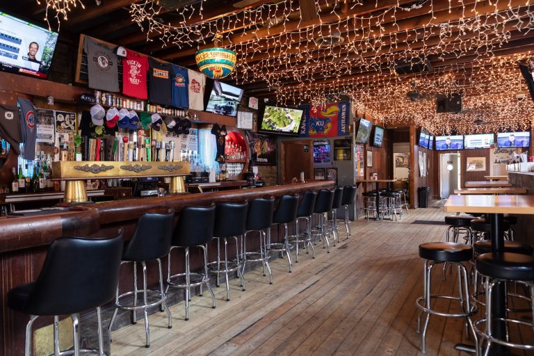 19865 lotties pub 1 768x512