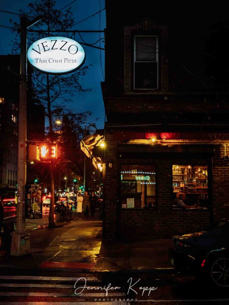 20466 vezzo nyc thin crust pizza 768x1021