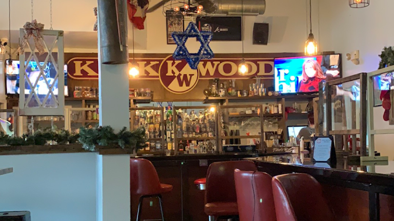 21302 bob harriets home bar 768x432