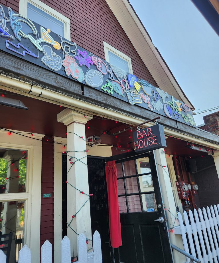 22348 f324880acc02 768x921