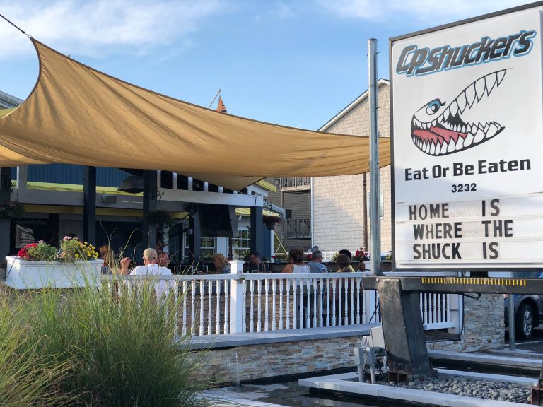 22544 cp shuckers cafe raw bar 768x576