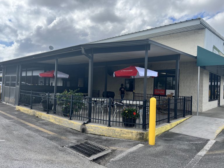 22705 blumes grill 768x576