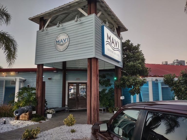 22766 mavi waterfront bar grill 768x576