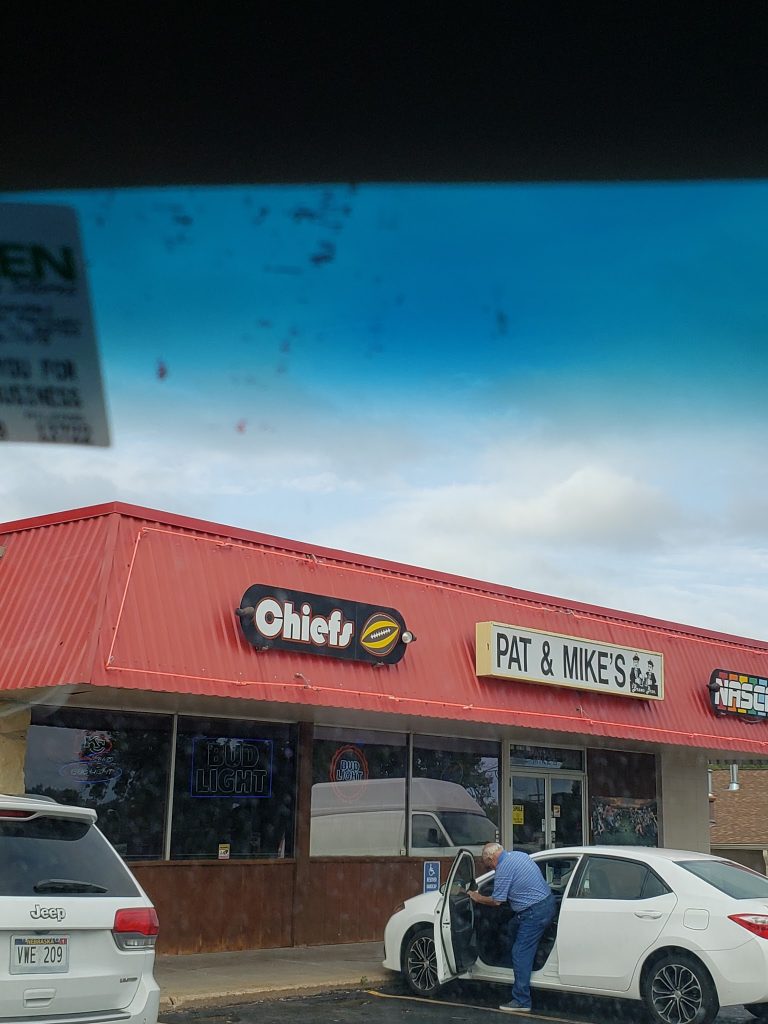 23537 pat mikes bar 768x1024