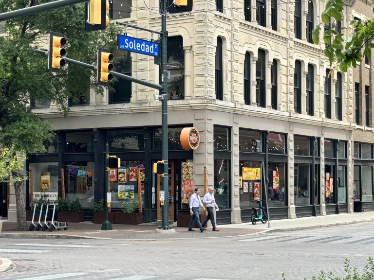 23683 bunz handcrafted burgers 768x576