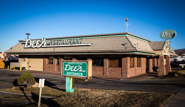 23807 dees family restaurant 768x445