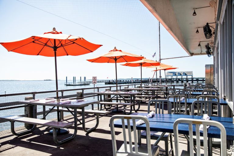 23897 fleet landing restaurant raw bar 768x512