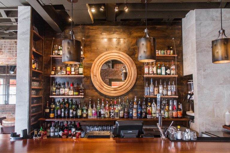 23985 charleston crab house 768x512