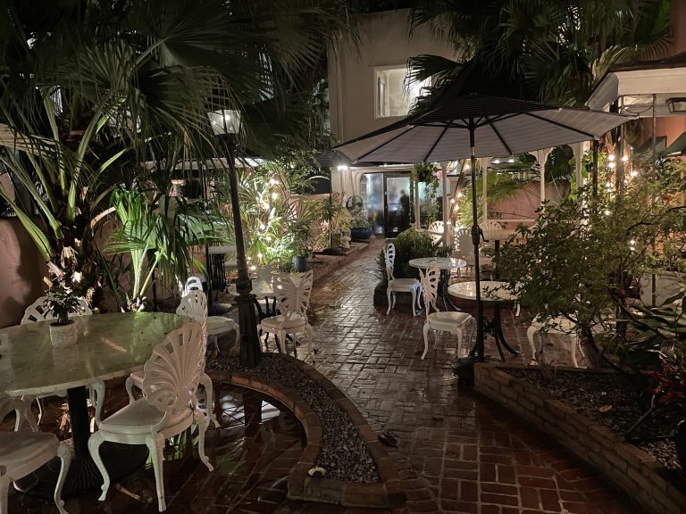 24062 82 queen 768x576