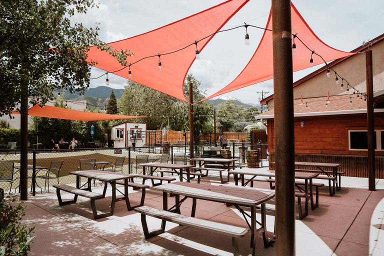 24109 pub dog colorado 768x512