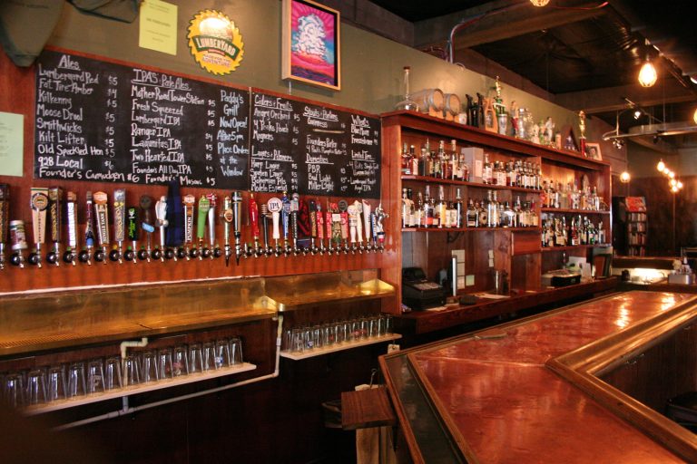 24331 uptown pubhouse 768x512