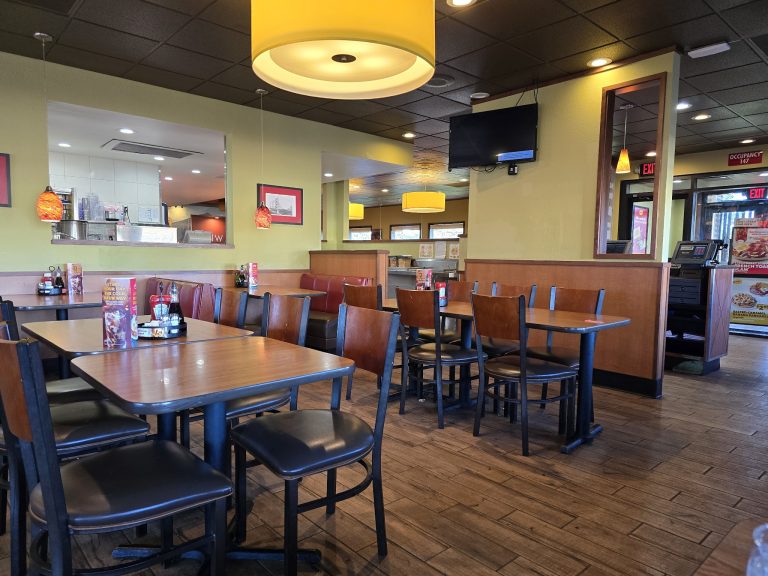 24448 dennys restaurant 768x576