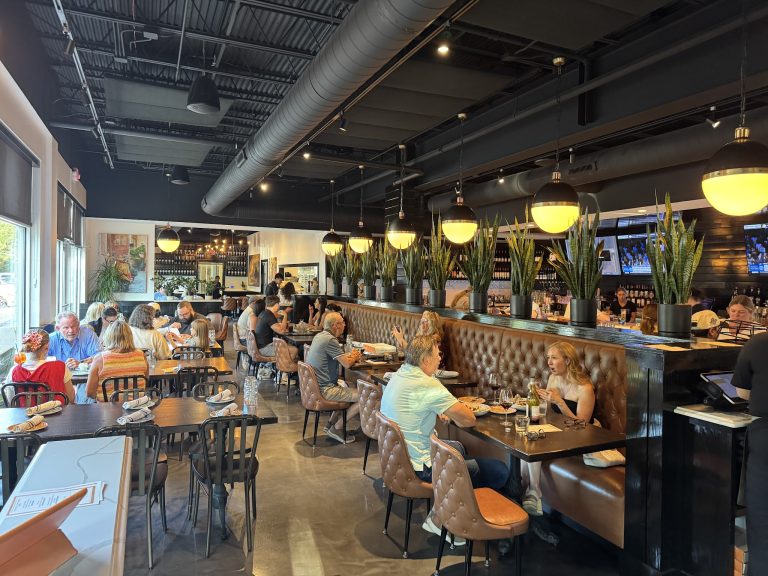 24658 ellas italian pub 768x576