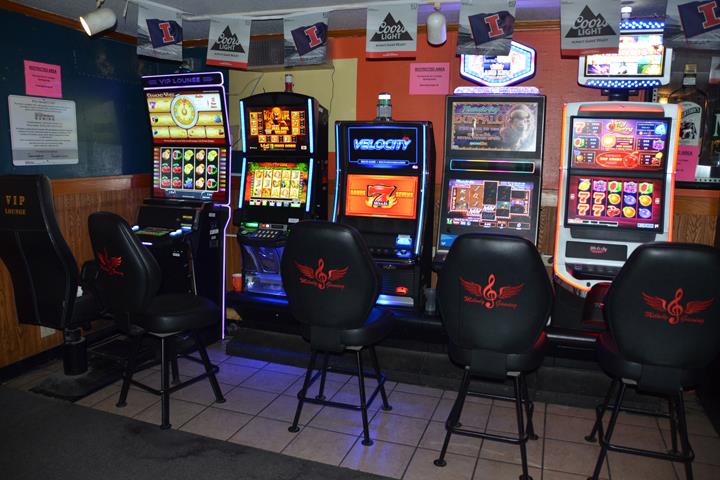 24737 pias sports bar grill