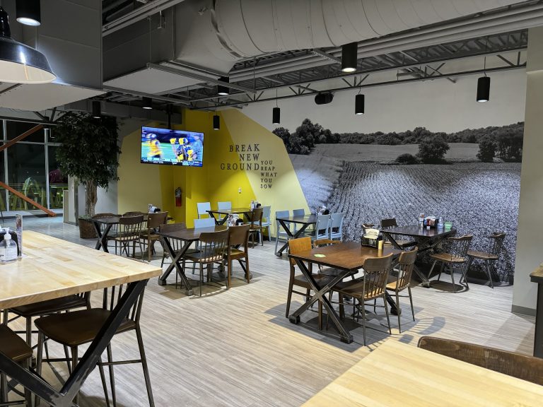 24766 farmhouse restaurant 768x576