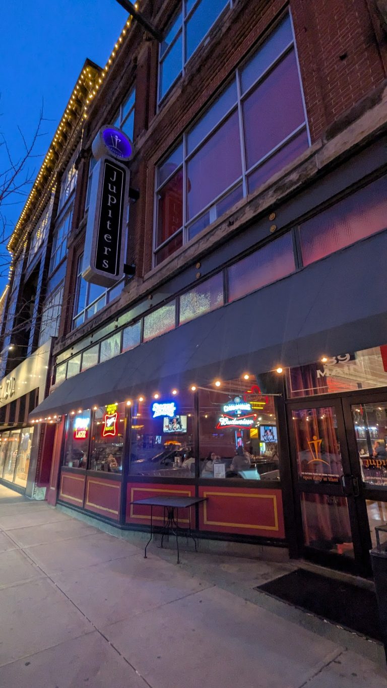 24773 jupiters pizzeria billiards 768x1365