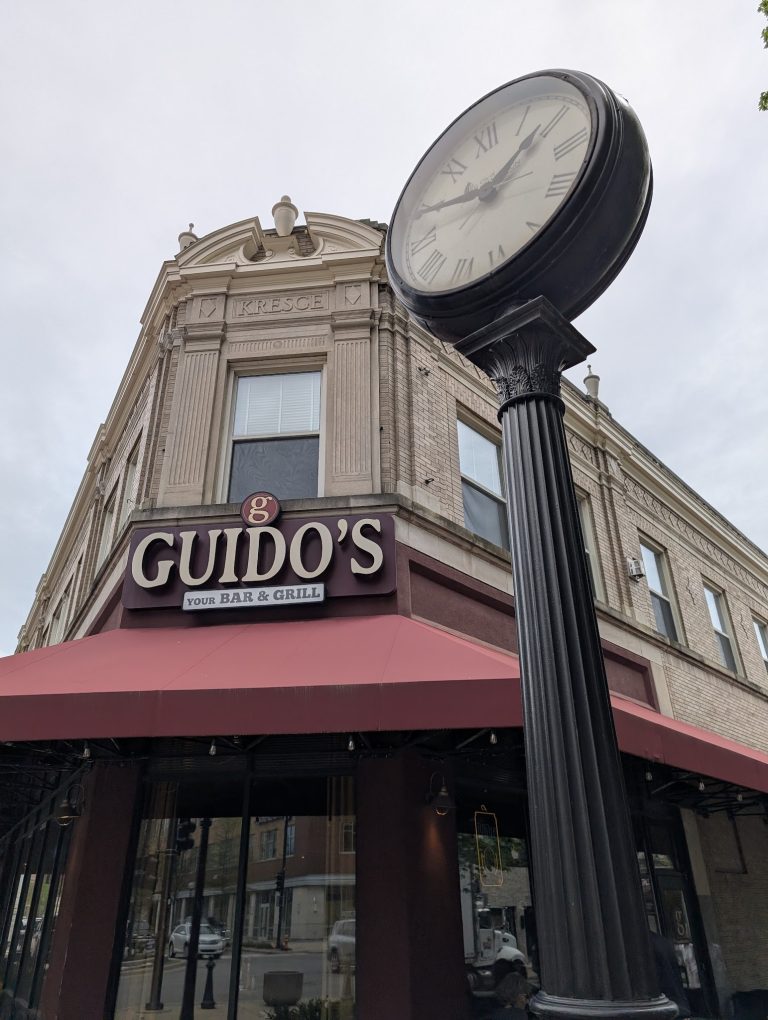 24785 guidos bar grill 768x1020