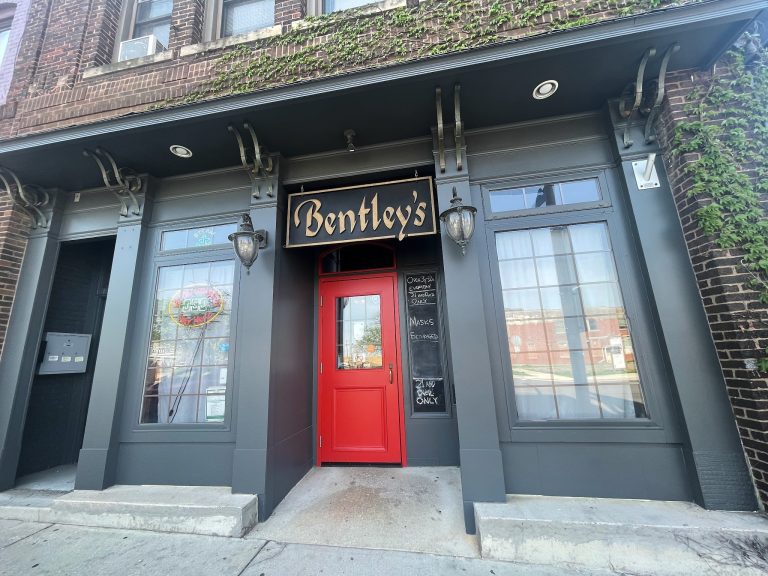 24812 bentleys pub 768x576