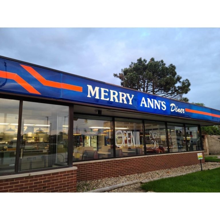 24814 merry anns diner 768x768