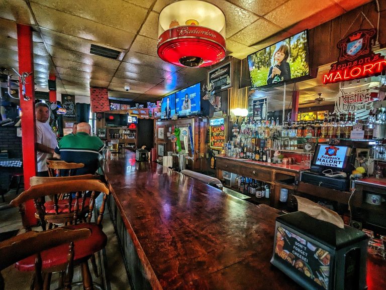 24877 castles patio inn 768x578