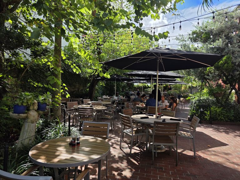 24911 harrys seafood bar grille 768x576