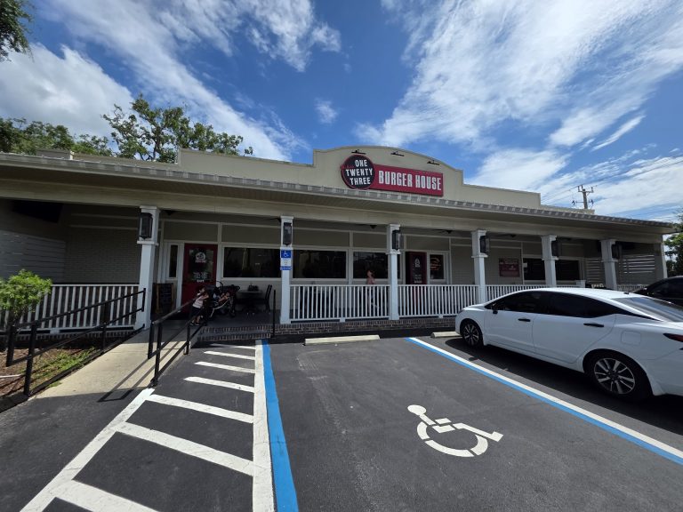 24941 one twenty three burger house 768x576