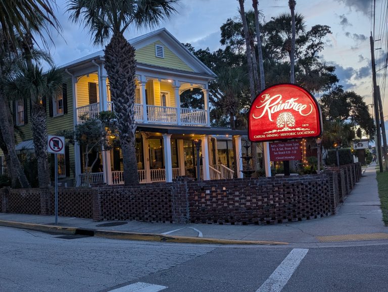 24969 raintree restaurant 768x578