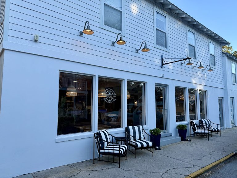 24994 cornerstone cafe 768x576