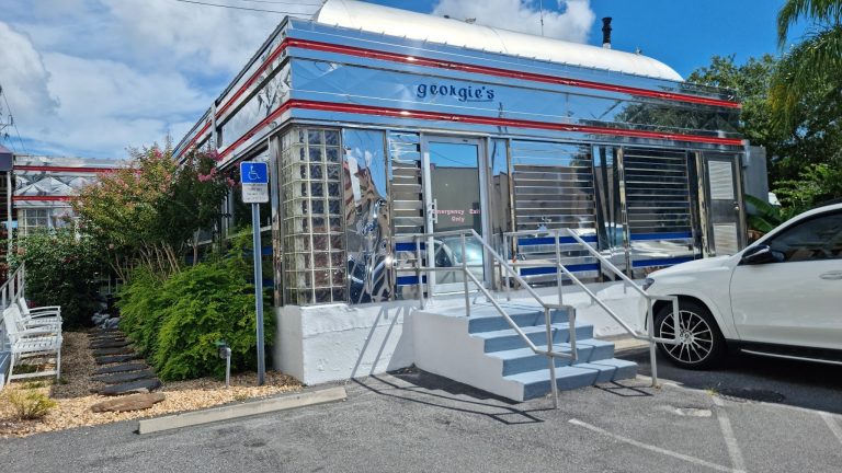 24998 georgies diner 768x432