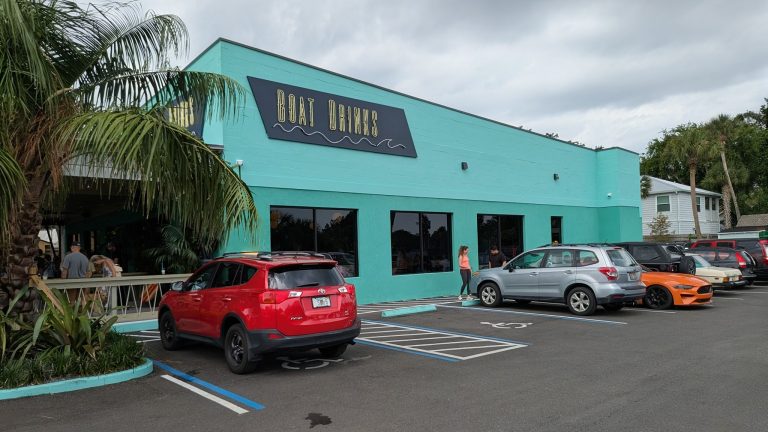 25042 boat drinks 768x432