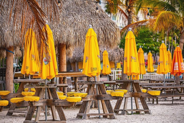 25131 olearys tiki bar grill 768x512