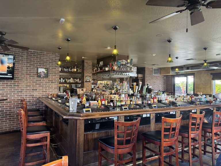 25208 clarys bar grill 768x576