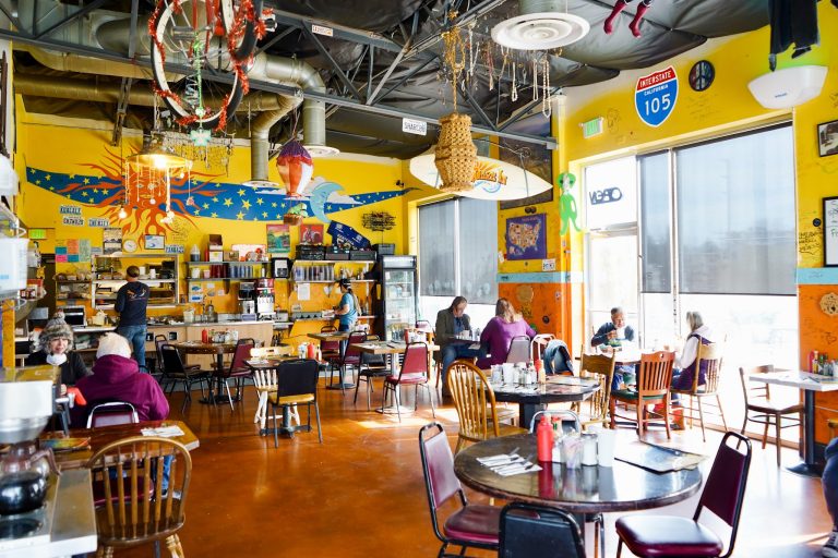 25253 squeeze in breakfast lunch 768x512