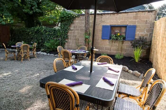 25333 coco bar bistro