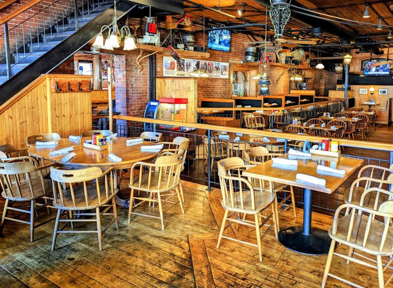 25337 pearl street grill brewery 768x563