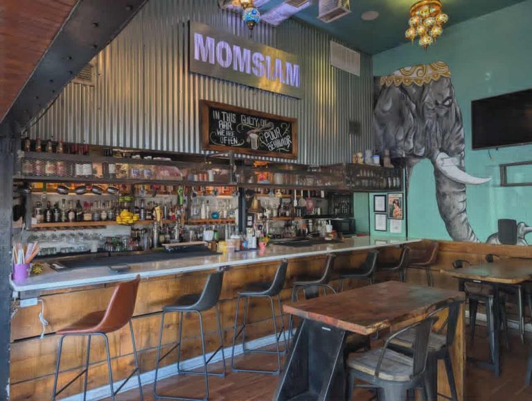 25470 moms siam 768x578