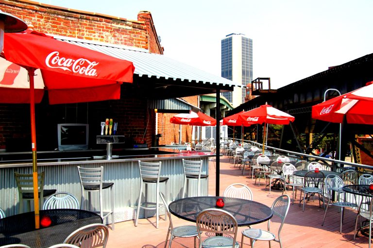 25592 bottoms up pizza 768x512