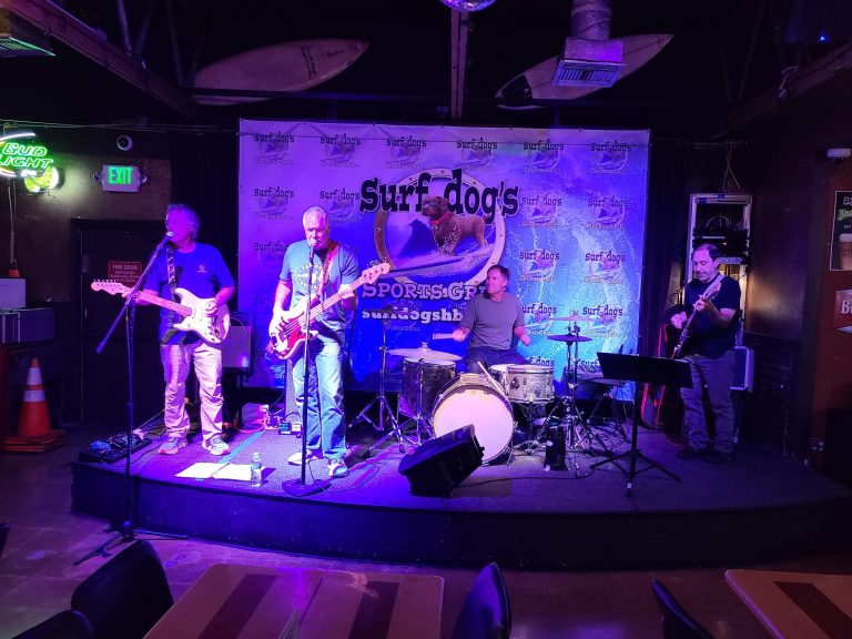 25695 surf dogs sports grill 768x576