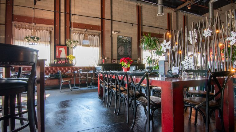 25716 red table restaurant 768x432