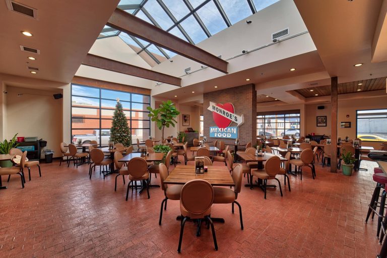 25874 monroes restaurant 768x512