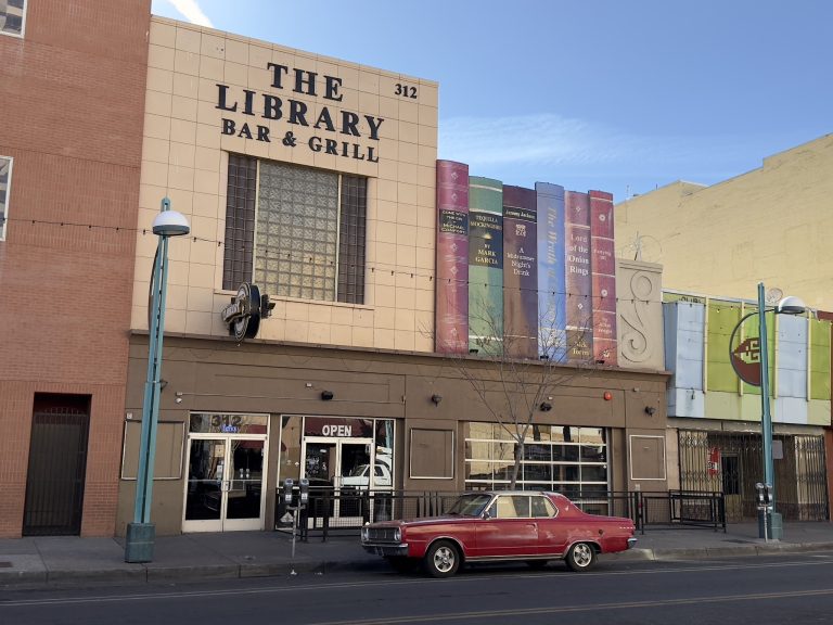 25892 the library bar grill 768x576