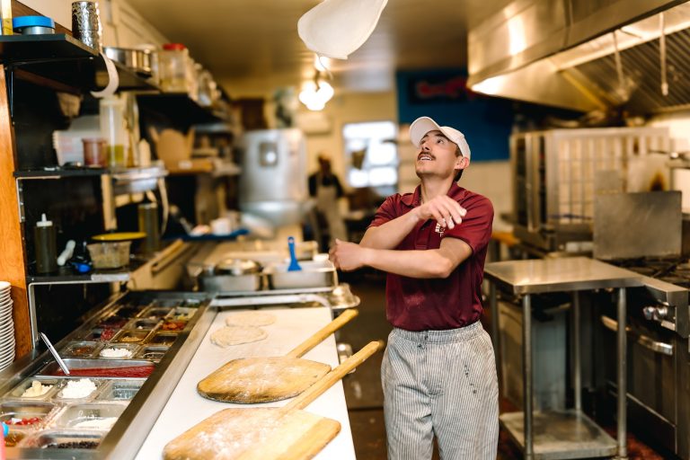 26011 gerardos pizzeria 768x512