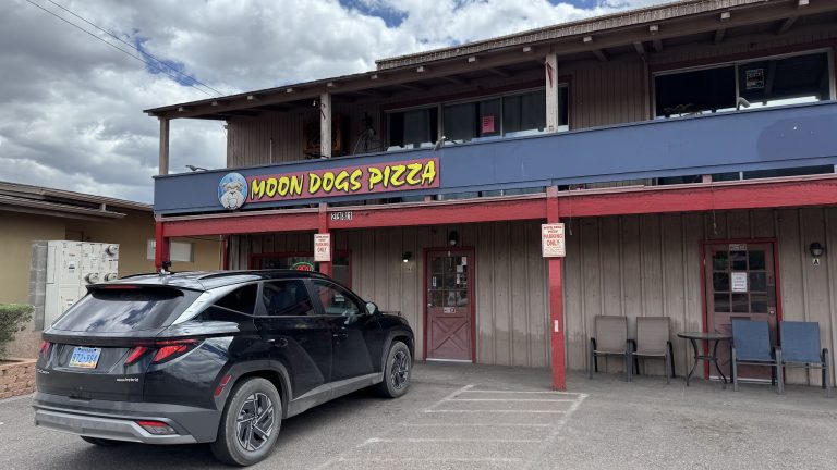 26025 moondogs pizza dinner 768x432