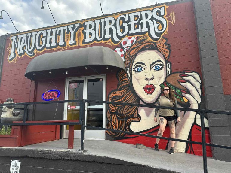 26031 naughty burgers 8211 sedona 768x576