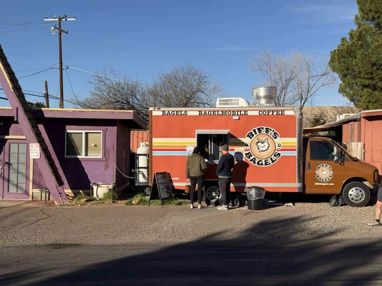26033 biffs bagels the bagelmobile 768x576