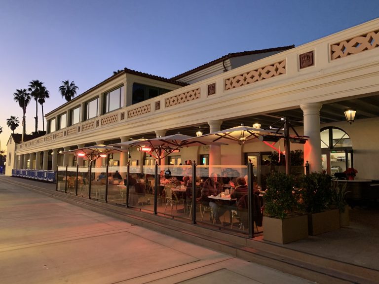 26058 reunion kitchen drink 768x576