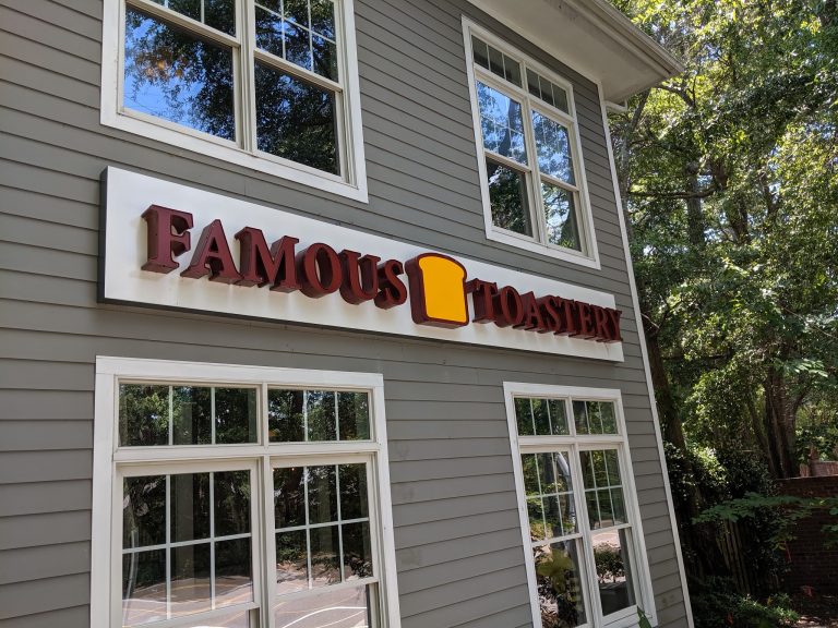 26105 famous toastery of wilmington 768x576